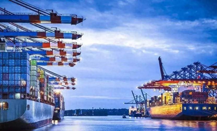 塔吊制造商如何选择合适的外贸获客渠道：网站开发与社交媒体的结合