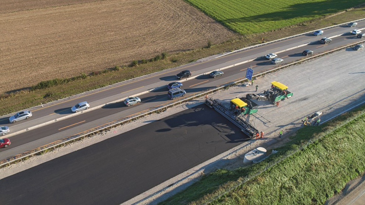 如何利用SEO和数字营销为沥青摊铺机配件外贸网站引流