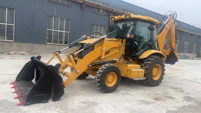 推土机外贸是否好做？独立站与第三方平台的对比分析