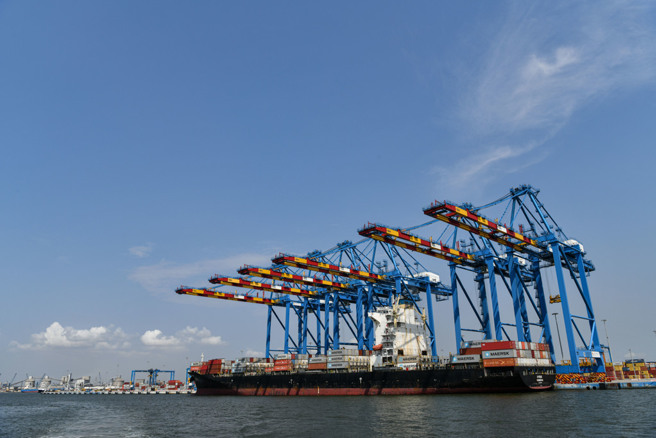 起重机外贸开发客户的方法及途径：如何通过SEO和网站优化吸引全球买家